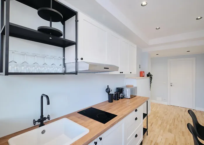 Elegant And Cozy With Ac Swimming Pool Free Parking Subway Station 2 Min Walking Séjour chez l'habitant *