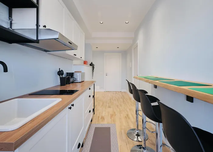 Séjour chez l'habitant Elegant And Cozy With Ac Swimming Pool Free Parking Subway Station 2 Min Walking *